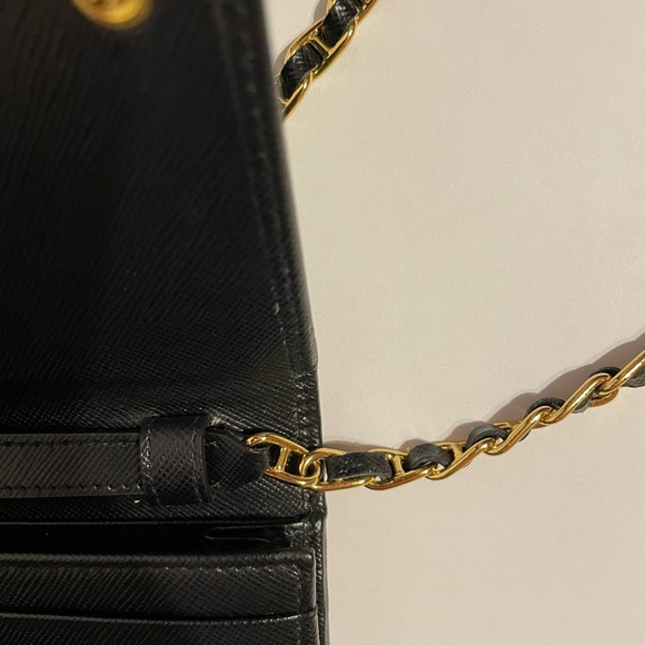 Authentic Prada wallet on chain - Picture 13 of 15